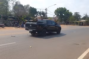 Hiện trường vụ va chạm kinh hoàng giữa xe bán tải và xe máy (Nguồn: Facebook)