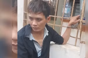 Đối tượng Trương Văn Ngọc tại cơ quan điều tra (Ảnh cắt từ clip)