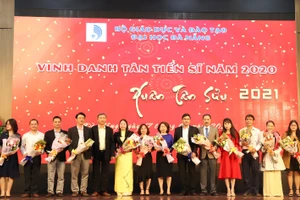 ĐH Đà Nẵng vinh danh các tân tiến sĩ năm 2021