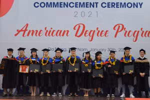 Lễ trao bằng tốt nghiệp cho 19 SV chương trình hợp tác quốc tế