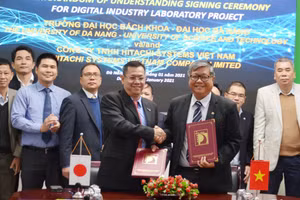 Trường ĐH Bách khoa, ĐH Đà Nẵng và Công ty Hitachi Systems Việt Nam ký kết.
