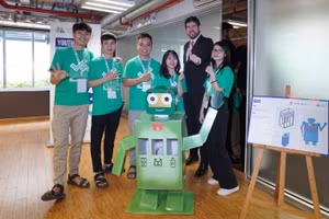 Robot “Biya” có khả năng nhắc nhở mọi người bảo vệ môi trường của nhóm SV trường ĐH Bách khoa, ĐH Đà Nẵng.