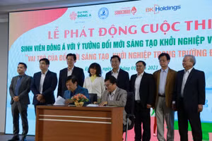 Lễ ký kết hợp tác giữa Trường ĐH Đông Á và Công ty CP Trung tâm ươm tạo khởi nghiệp Sông Hàn.