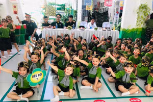 Chiến sĩ tí hon "nhập ngũ"