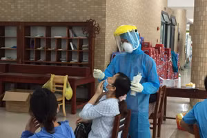 Lực lượng tham gia làm thi và thí sinh dự thi tốt nghiệp THPT năm 2021 tại Đà Nẵng sẽ được xét nghiệm Covid - 19 vào 2 ngày 4-5/7