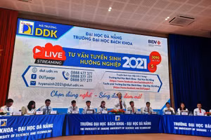 Trường ĐH Bách khoa - ĐH Đà Nẵng tư vấn tuyển sinh trực tuyến sáng 21/3.
