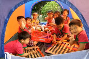 Trường Mầm non Sen Hồng (Quảng Ngãi) tổ chức hoạt động dã ngoại cho trẻ những ngày chưa có dịch.