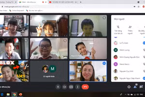 Cô trò HS Trường Tiểu học Lê Lai (quận Hải Châu, TP Đà Nẵng) sinh hoạt lớp online Lễ khai giảng trực tuyến của trường. 