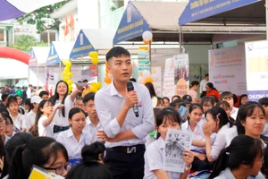 HS TP Đà Nẵng tham gia chương trình tư vấn tuyển sinh của ĐH Đà Nẵng