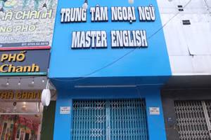 Cơ sở 3 của Trung tâm ngoại ngữ Master English chi nhánh tại Đà Nẵng đã đóng cửa, dán thông báo cho thuê mặt bằng. 