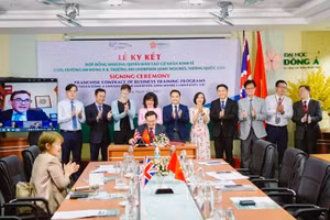 Ký kết hợp tác nhượng quyền đào tạo giữa ĐH Liverpool JM (Anh) và Trường ĐH Đông Á ở điểm cầu Trường ĐH Đông Á