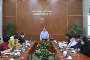 Giám đốc Sở GD&ĐT Hà Nội Trần Thế Cương chủ trì cuộc họp