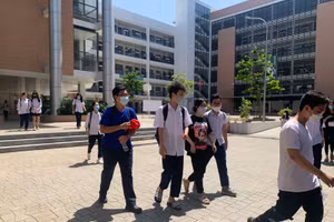 Thí sinh hoàn thành bài thi môn Toán