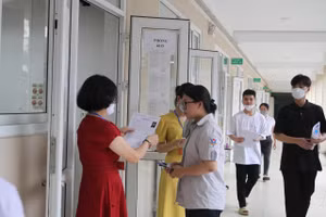 Thí sinh dự thi tốt nghiệp THPT năm 2022 tại Hà Nội.