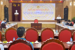 Giám đốc Sở GD&ĐT Hà Nội Trần Thế Cương, Chủ tịch Hội đồng thi tuyển chức danh hiệu trưởng cơ sở giáo dục công lập trực thuộc Sở khai mạc phần thi trình bày đề án. 