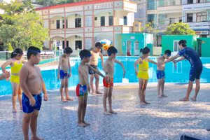Các đơn vị cần tiếp tục đẩy mạnh phong trào dạy bơi an toàn cho học sinh trong trường học