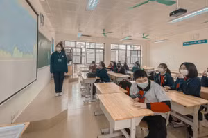 Học sinh Trường Trường THCS Hoàng Mai hào hứng trong những giờ học trực tiếp.