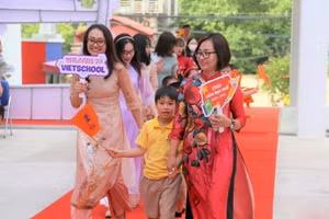 Học sinh Hà Nội trong ngày khai giảng