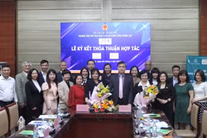 Các đại biểu tại lễ ký kết.