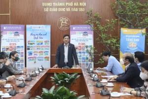 Ông Phạm Xuân Tiến chủ trì hội thảo tại điểm cầu Sở GD&ĐT Hà Nội.