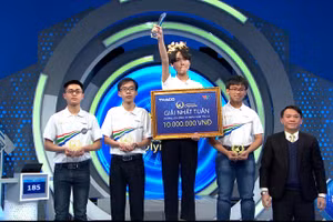 Vỹ Hào mang vòng nguyệt quế Olympia về Kiên Giang.