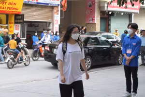 Thí sinh tại điểm thi Trường THPT Mỹ Đình