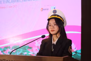 Trần Đỗ Hà Vi chia sẻ cảm xúc tại lễ tổng kết, trao giải “Cuộc thi Tuổi trẻ học tập và làm theo tư tưởng, đạo đức, phong cách Hồ Chí Minh” năm 2022