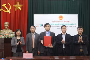 Ông Bùi Văn Linh- Giám đốc Trung tâm Hỗ trợ đào tạo và Cung ứng nhân lực chủ trì lễ ký kết tại điểm cầu Hà Nội