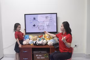 Cô Đặng Thị Thu Trang cùng học sinh