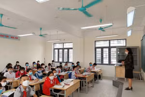 Học sinh Trường THCS Vĩnh Quỳnh trong giờ học