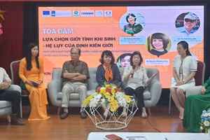 TS Nguyễn Thị Quý trao đổi tại buổi tọa đàm.