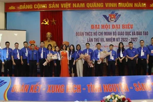 Bầu ban chấp hành Đoàn TNCS Hồ Chí Minh khoá 7, nhiệm kỳ 2022 – 2027 ra mắt Đại hội