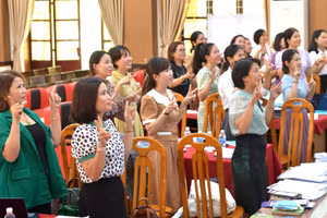 Một buổi học của Khóa Tập huấn, bồi dưỡng giáo viên và cán bộ quản lý cốt cán mầm non khu vực miền Trung.