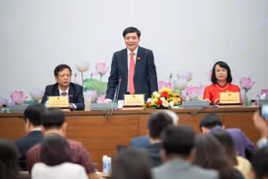 Tổng Thư ký Quốc hội Bùi Văn Cường trao đổi tại buổi họp báo - chiều 15/11.