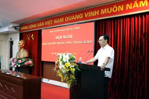 Thứ trưởng Hoàng Minh Sơn trình bày thông tin chuyên đề tại Hội nghị báo cáo viên Trung ương tháng 8
