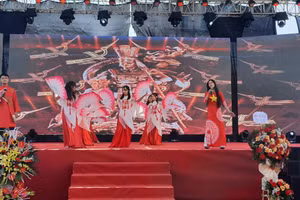 Lễ khai giảng năm học mới của Trường Cao đẳng Công nghệ Bách khoa Hà Nội với nhiều hoạt động văn hóa, văn nghệ thu hút đông đảo sinh viên tham gia.