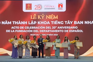 Các cá nhân được vinh danh khen thưởng.