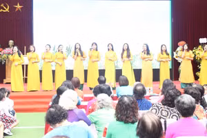 Văn nghệ chào mừng.