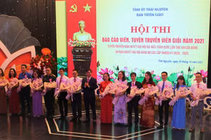 Tham gia vòng chung khảo có 14 báo cáo viên dự thi.