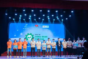 Hai đội thi của trường Đại học Kỹ thuật Công nghiệp xuất sắc giành giải thưởng tại chung kết cuộc thi Công nghệ trí tuệ Student Chie-Tech năm 2021.