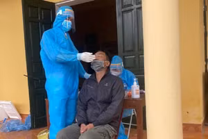 Thực hiện cách ly, lấy mẫu xét nghiệm, theo dõi sức khỏe đối với tất cả các trường hợp có nguy cơ cao hoặc có dấu hiệu nghi nhiễm Covid-19