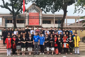 Chương trình sinh hoạt dưới cờ được tổ chức tại trường PT Vùng Cao Việt Bắc