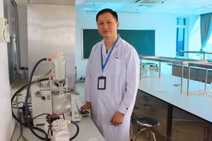 Th.S Dược sĩ Nguyễn Quang Huy đang công tác tại công tác tại Bộ môn Hóa Dược, khoa Dược, trường Đại học Y – Dược (Đại học Thái Nguyên)