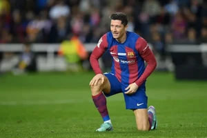 Lewandowski sắp nhận ‘quả đắng’ tại Barcelona 