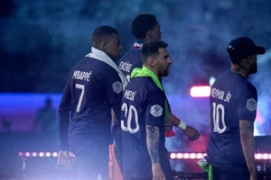 Messi bị la ó trong trận cuối khoác áo PSG