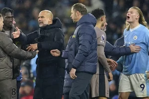 HLV Pep Guardiola đặt mục tiêu ‘khó hiểu’ cho Man City 