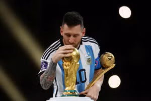 Đồng đội làm điều đặc biệt với Messi