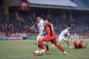 Quang Hải chơi mờ nhạt vẫn được… khen