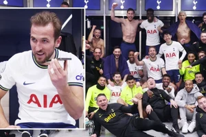 Trên giường bệnh, HLV Conte làm điều đặc biệt với Harry Kane 