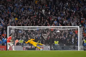 Man United nhọc nhằn vào chung kết FA Cup trên chấm 11m